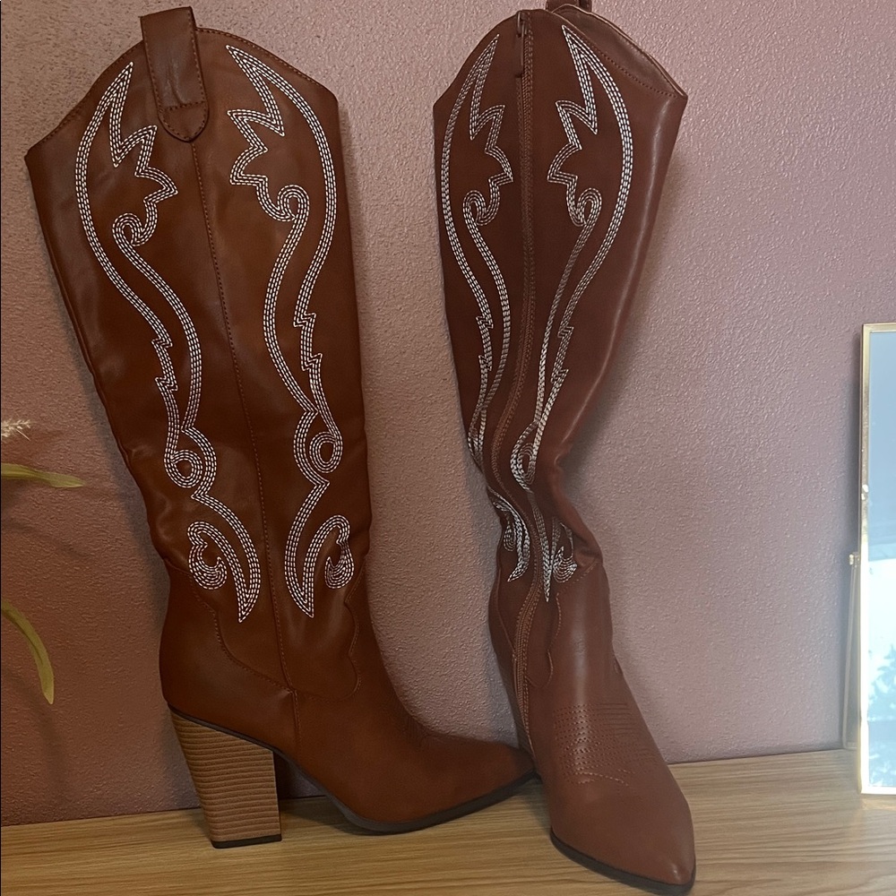 Brown Western-Style Women's Boots! Size 8
